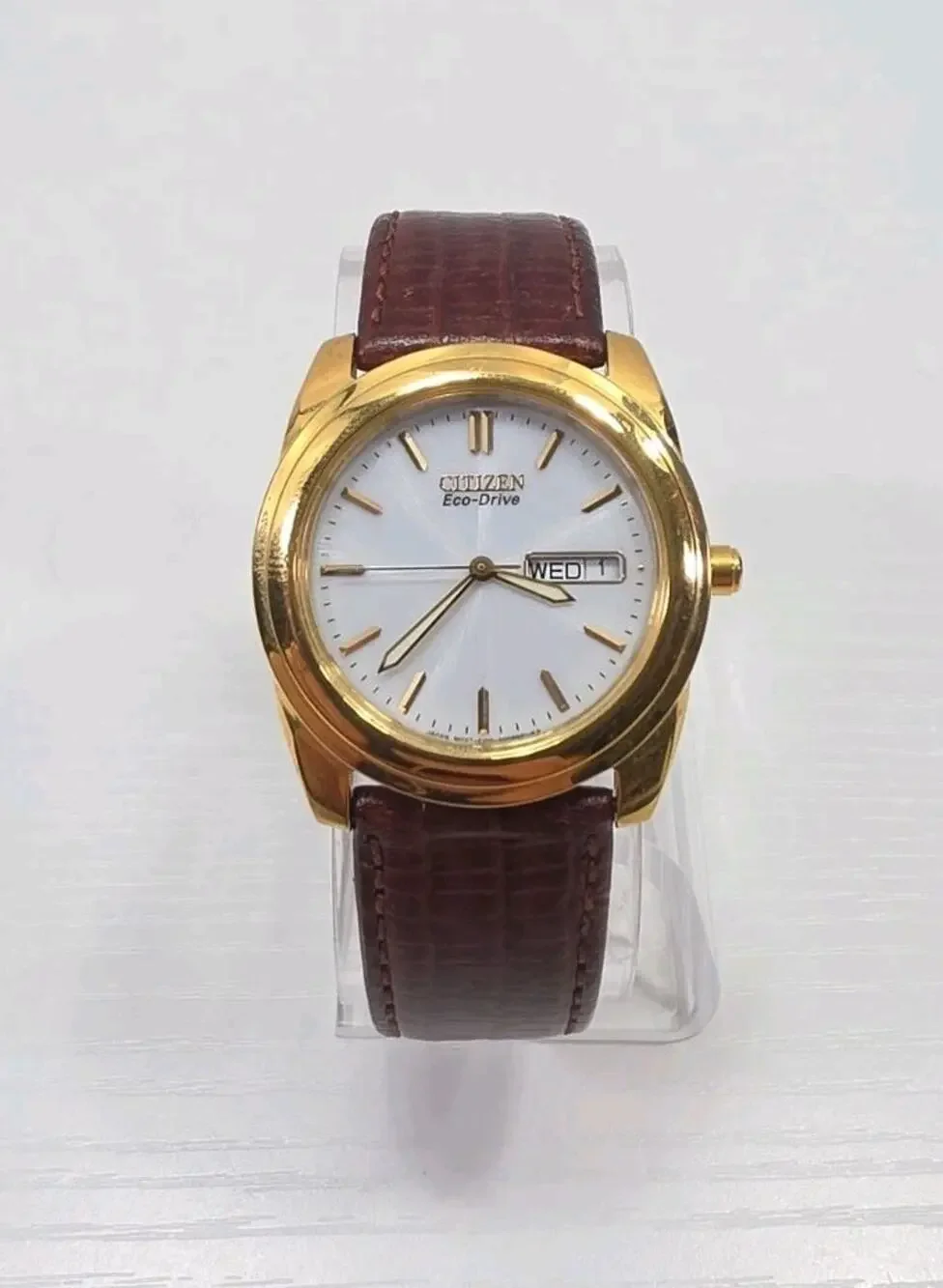 Citizen Eco-Drive E100-H25721 Mens Gold Tone Watch Leather Band New Battery W258